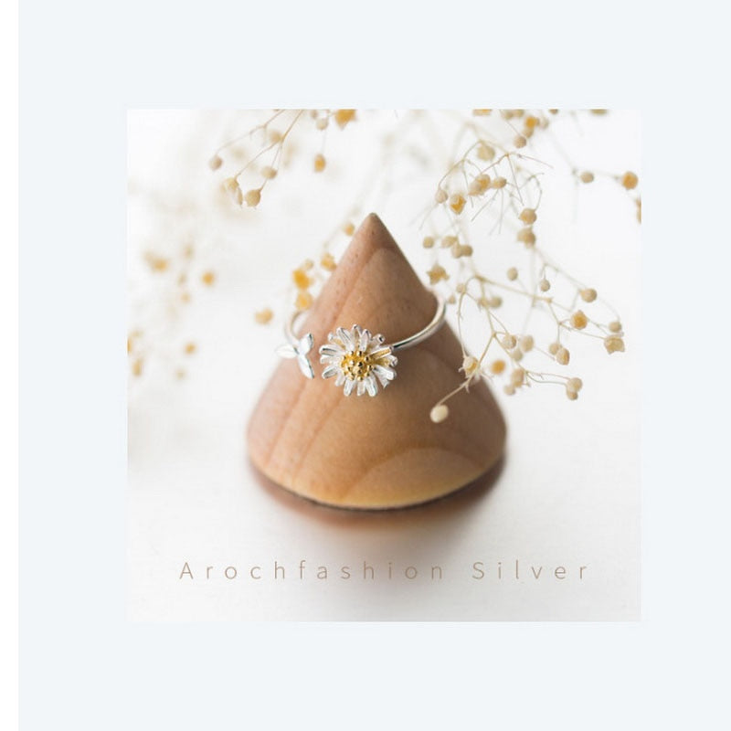 Anillo con flor de margarita