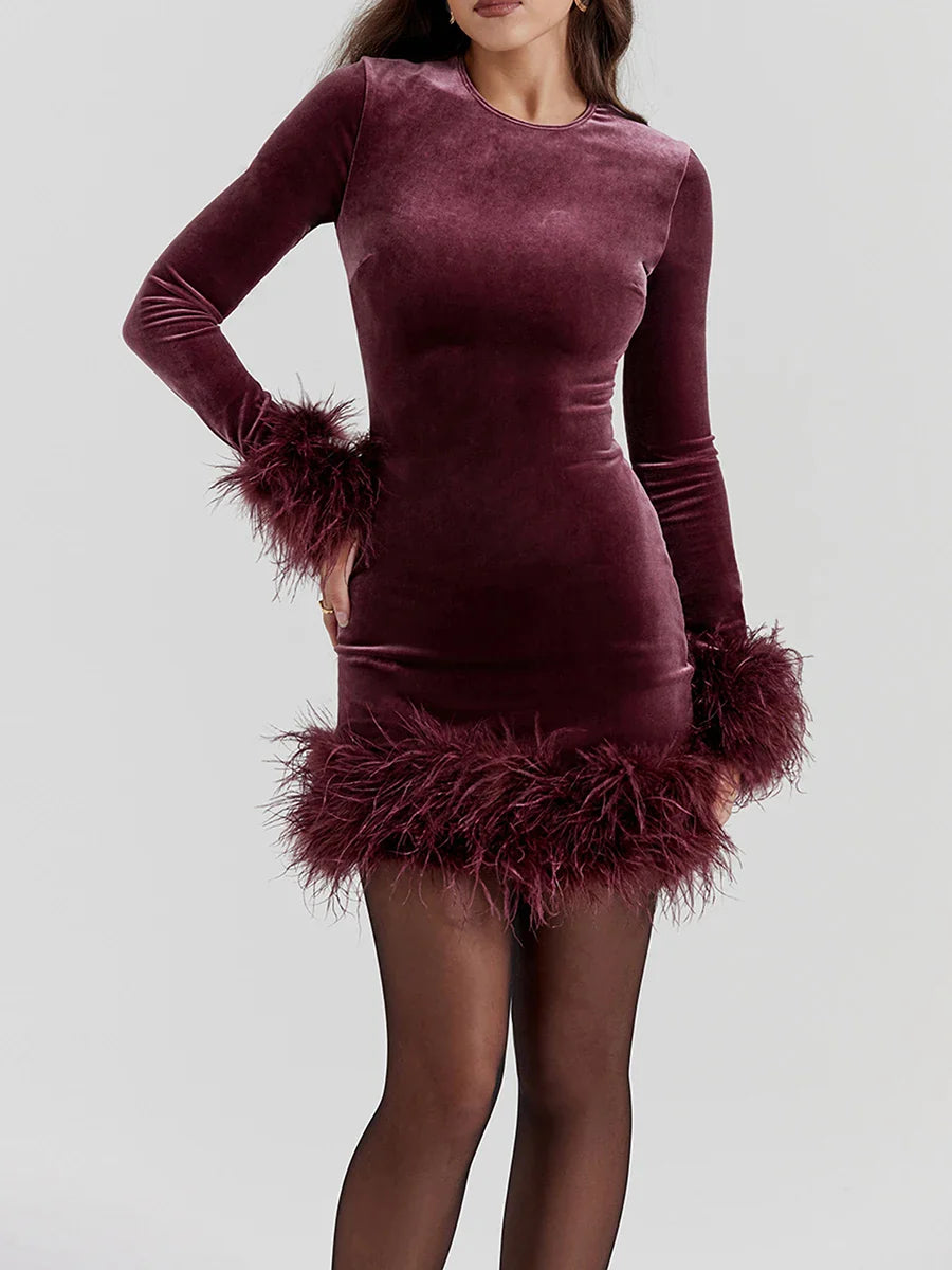 Vestido de plumas de manga larga